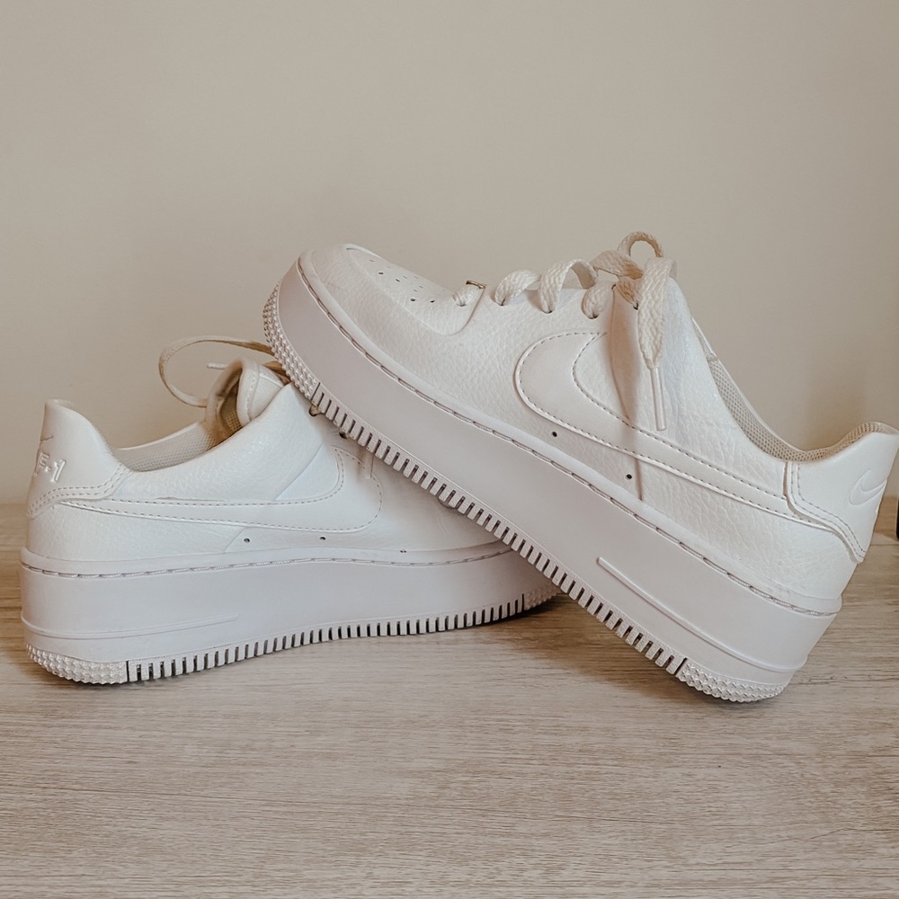 Nike Air Force 1 Sage Low